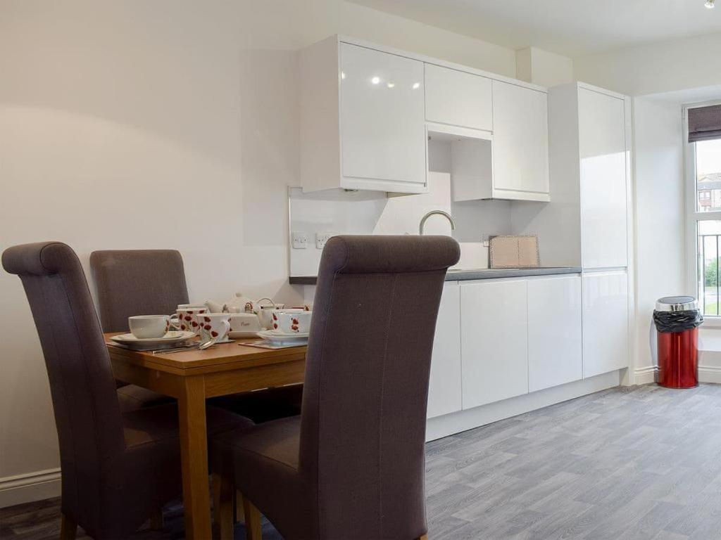 Courtyard Holiday Apartments Inverkeithing Exterior photo